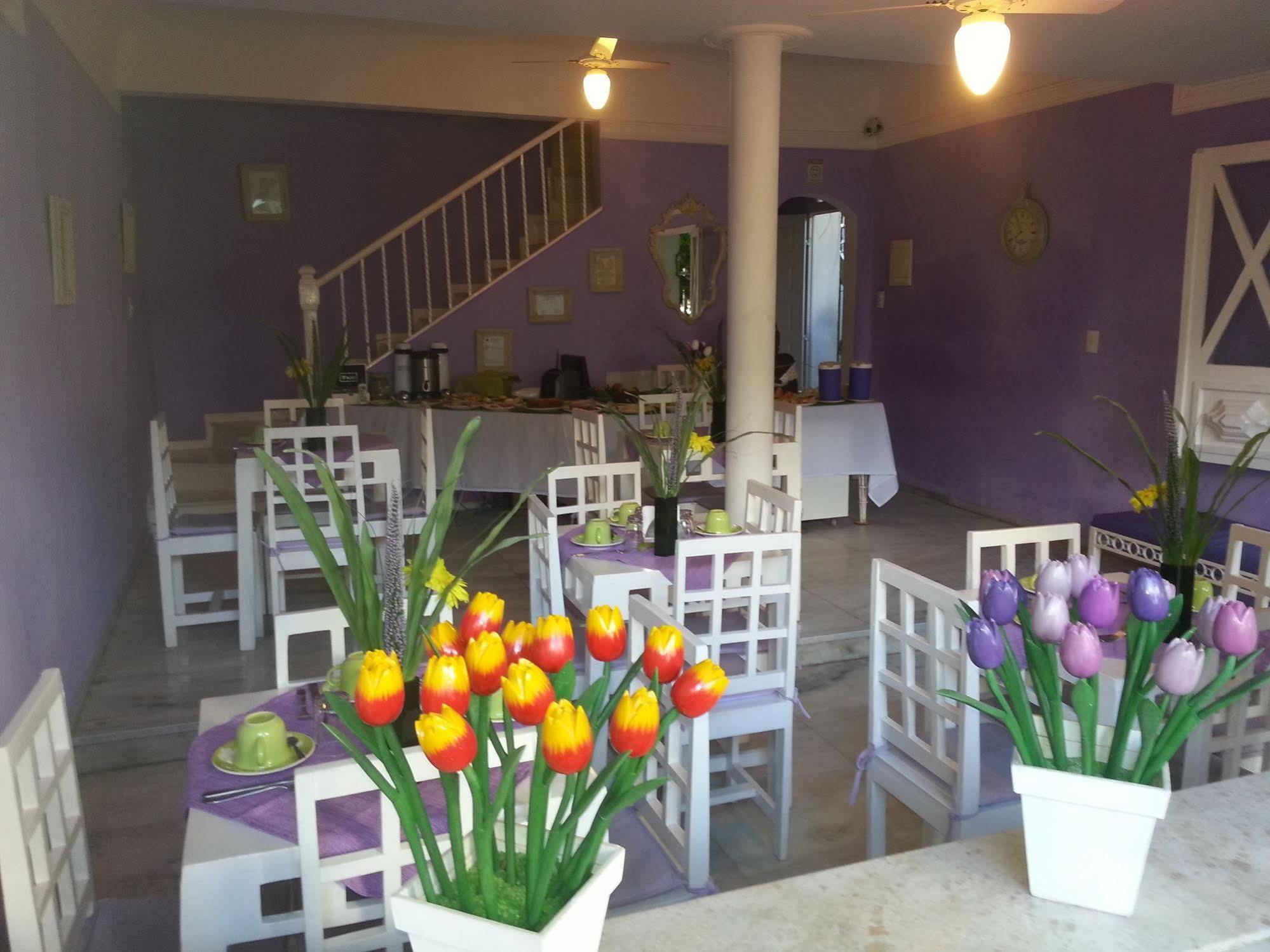 Papaya Inn