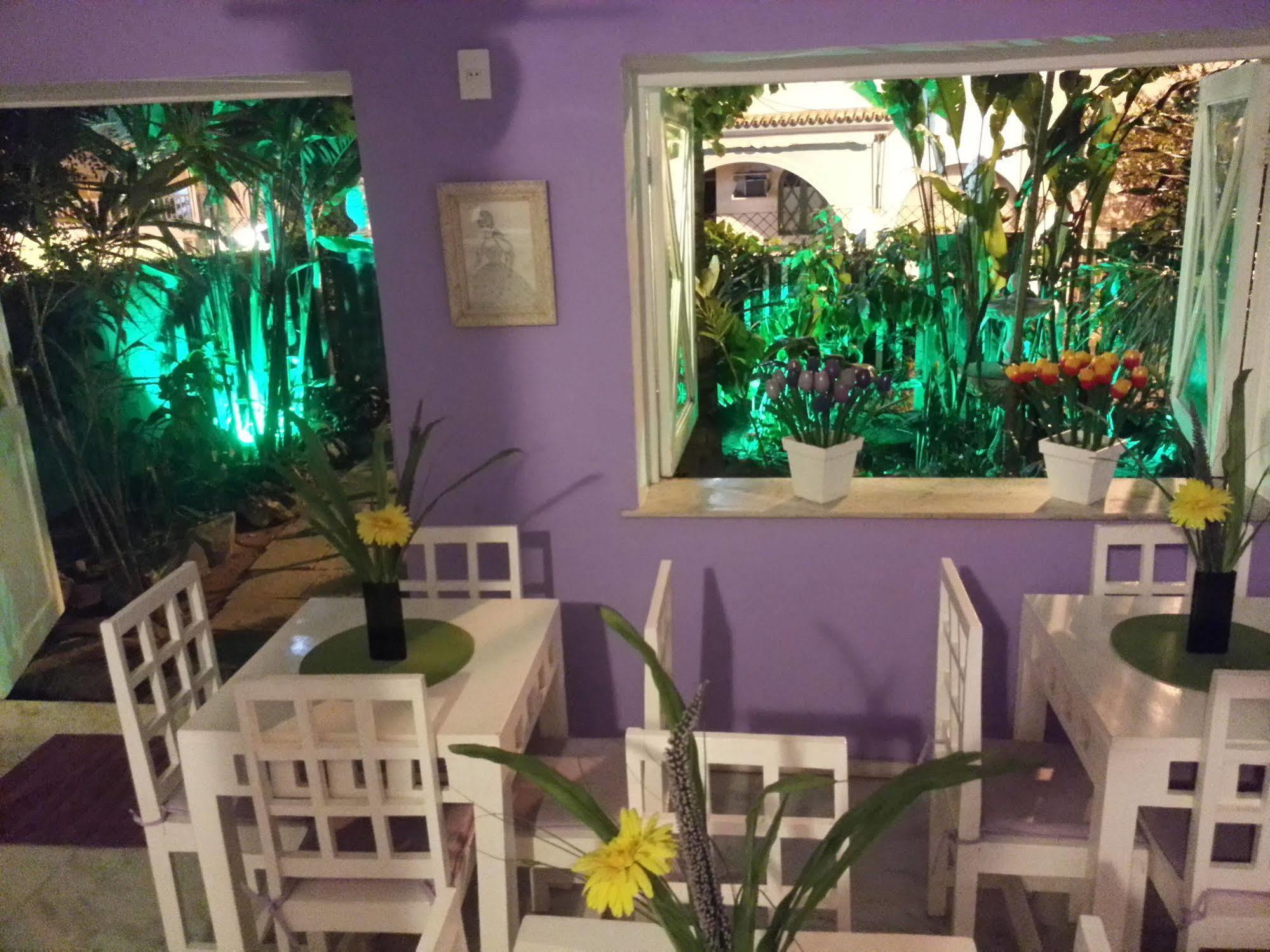 Papaya Inn